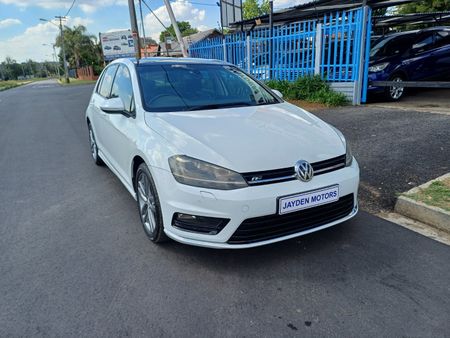 2016-Volkswagen-Golf-14-Rline_2