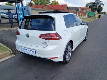 2016-Volkswagen-Golf-14-Rline_4