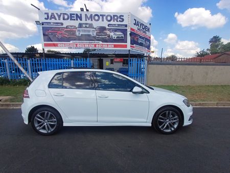 2016-Volkswagen-Golf-14-Rline_6