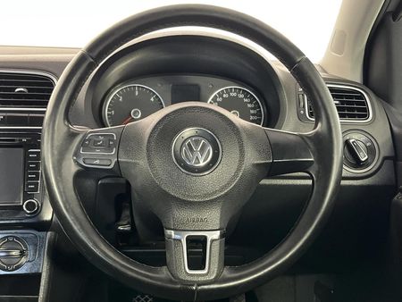 2012-Volkswagen-Polo-16-TDI-Comfortline-5-dr_11