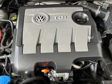2012-Volkswagen-Polo-16-TDI-Comfortline-5-dr_12