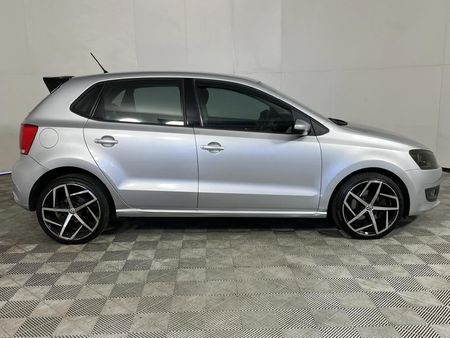2012-Volkswagen-Polo-16-TDI-Comfortline-5-dr_16