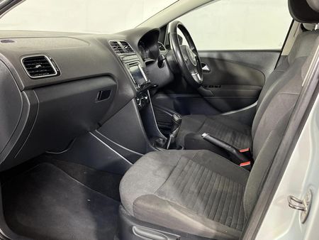 2012-Volkswagen-Polo-16-TDI-Comfortline-5-dr_8