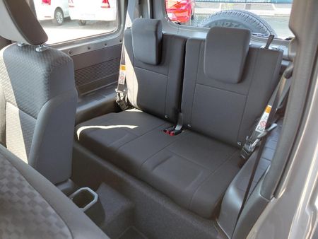 2026-Suzuki-Jimny-15-GLX_10
