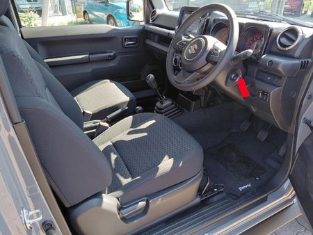 2026-Suzuki-Jimny-15-GLX_13