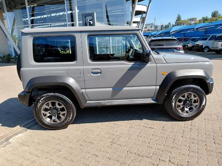 2026-Suzuki-Jimny-15-GLX_7
