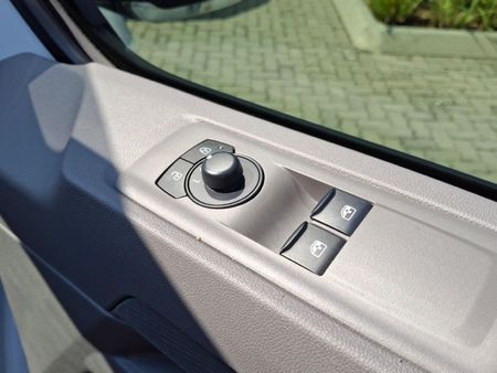 2025-Volkswagen-Transporter-20TDI-81kW-LWB-Panel-Van_10