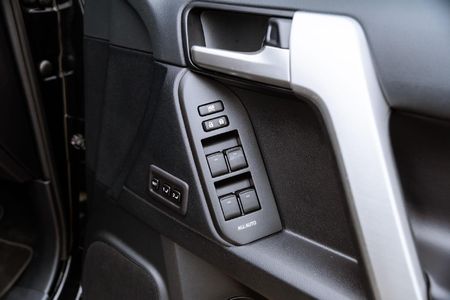 2023-Toyota-Land-Cruiser-Prado-28-GD-VX-L-Auto_11