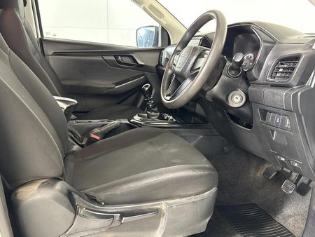 2023-Isuzu-D-Max-19-DDI-HR-L-Double-Cab_9