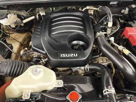 2023-Isuzu-D-Max-19-DDI-HR-L-Double-Cab_13