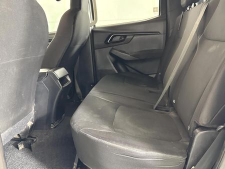2023-Isuzu-D-Max-19-DDI-HR-L-Double-Cab_3