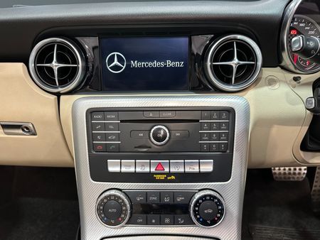 2017-Mercedes-Benz-SLC-300-Auto_10