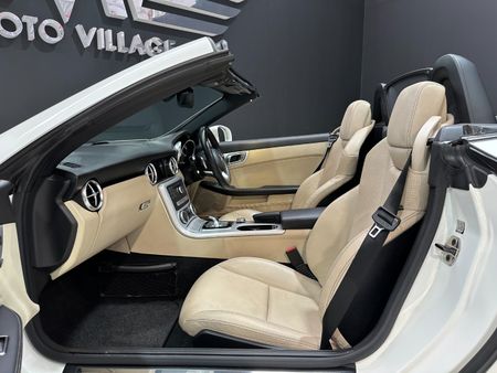 2017-Mercedes-Benz-SLC-300-Auto_12