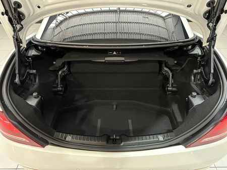 2017-Mercedes-Benz-SLC-300-Auto_13