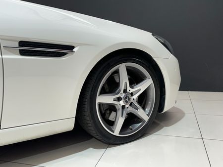 2017-Mercedes-Benz-SLC-300-Auto_15