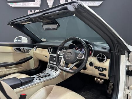 2017-Mercedes-Benz-SLC-300-Auto_8