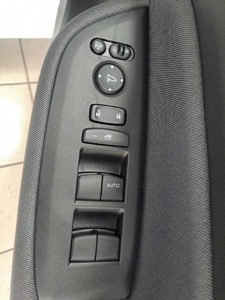 2025-Honda-Fit-15-Comfort_9