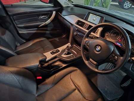 2012-BMW-3-Series-320d-Auto_3