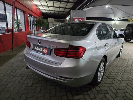 2012-BMW-3-Series-320d-Auto_4