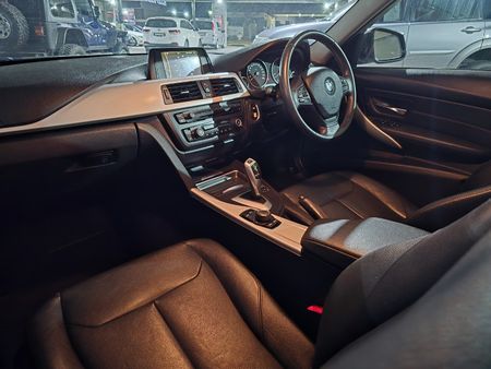 2012-BMW-3-Series-320d-Auto_6