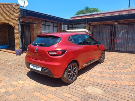 2019-Renault-Clio-IV-900T-Expression-5-dr-66kW_2