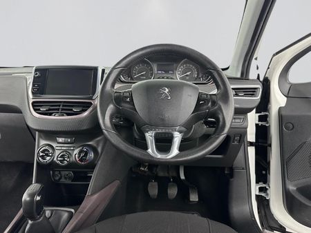 2015-Peugeot-2008-16-VTi-Active_9