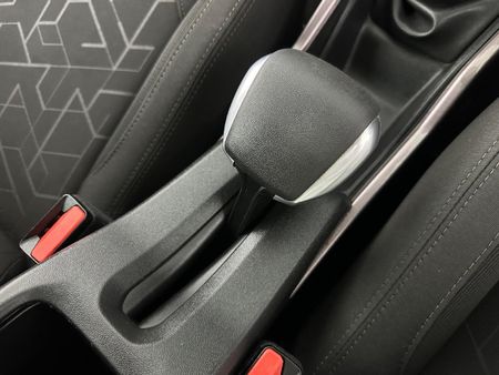 2015-Peugeot-2008-16-VTi-Active_11