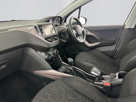 2015-Peugeot-2008-16-VTi-Active_12