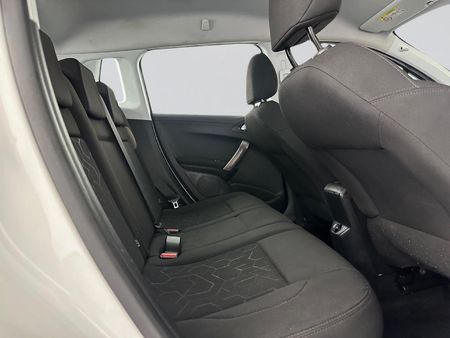 2015-Peugeot-2008-16-VTi-Active_14