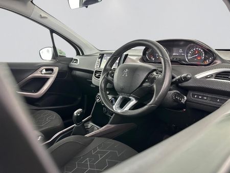 2015-Peugeot-2008-16-VTi-Active_17