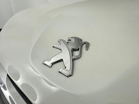 2015-Peugeot-2008-16-VTi-Active_19
