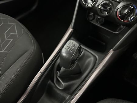 2015-Peugeot-2008-16-VTi-Active_8