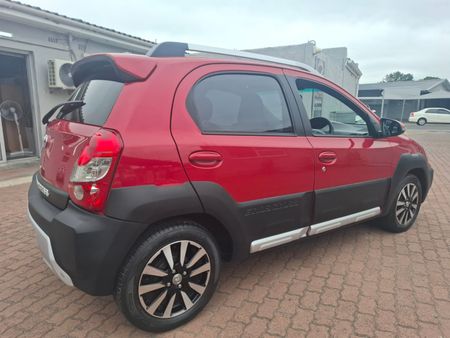 2015-Toyota-Etios-Cross-15-XS-5-dr_10