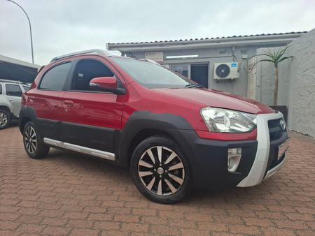 2015-Toyota-Etios-Cross-15-XS-5-dr_11