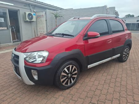 2015-Toyota-Etios-Cross-15-XS-5-dr_12