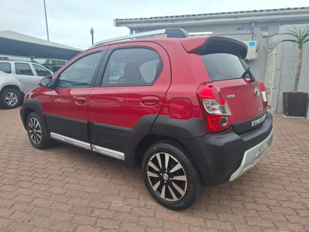 2015-Toyota-Etios-Cross-15-XS-5-dr_13