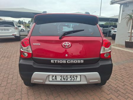 2015-Toyota-Etios-Cross-15-XS-5-dr_14