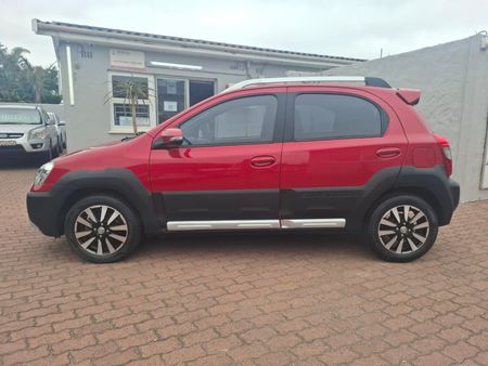 2015-Toyota-Etios-Cross-15-XS-5-dr_15