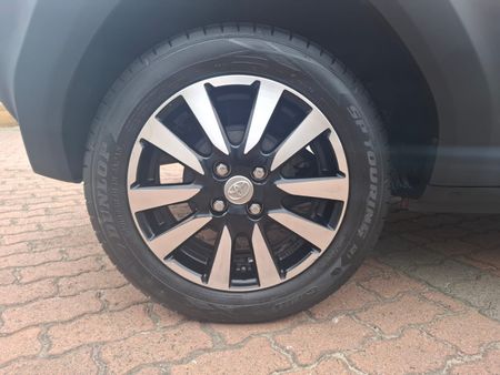 2015-Toyota-Etios-Cross-15-XS-5-dr_16