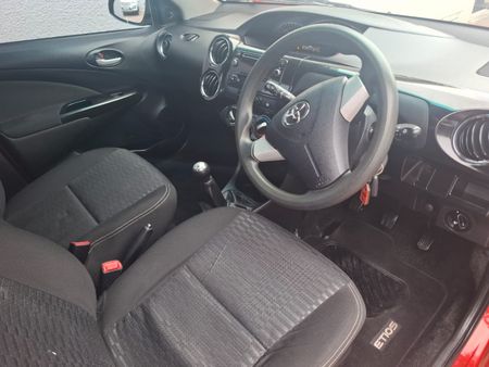 2015-Toyota-Etios-Cross-15-XS-5-dr_1