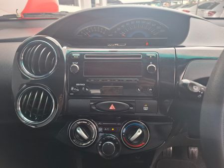 2015-Toyota-Etios-Cross-15-XS-5-dr_2