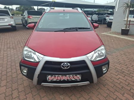 2015-Toyota-Etios-Cross-15-XS-5-dr_8