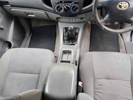2009-Toyota-Hilux-20-VVTi-Single-Cab_10