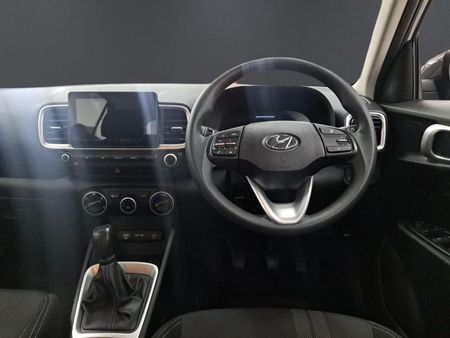 2024-Hyundai-Venue-12-Motion_10