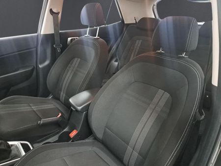 2024-Hyundai-Venue-12-Motion_13
