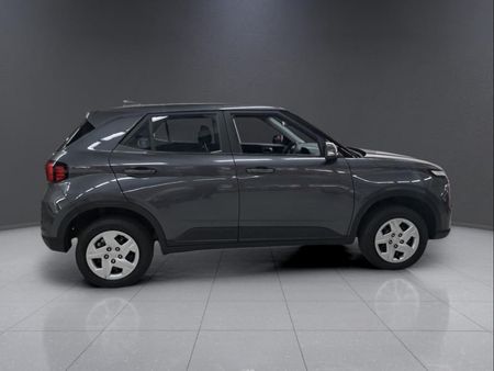 2024-Hyundai-Venue-12-Motion_7