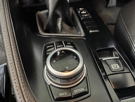 2017-BMW-X1-sDrive20i-Sport-Line-Auto_15