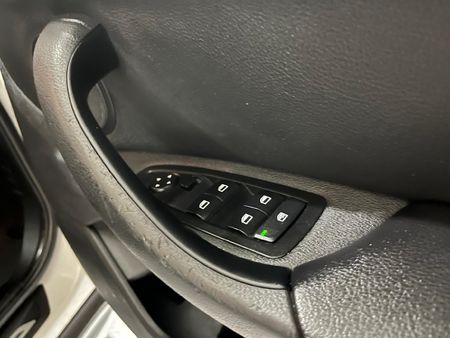 2017-BMW-X1-sDrive20i-Sport-Line-Auto_19