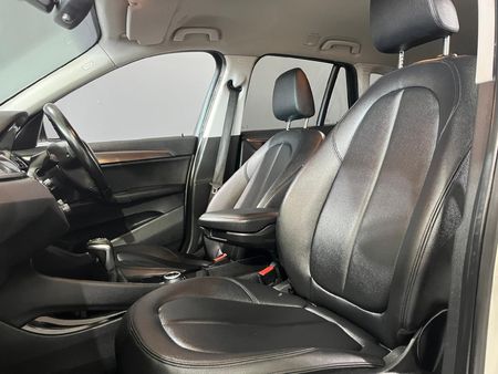 2017-BMW-X1-sDrive20i-Sport-Line-Auto_7