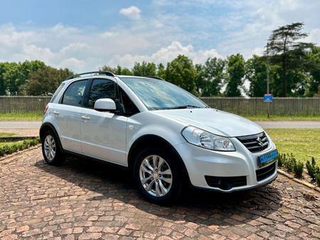 2013-Suzuki-SX4-20-Auto_0